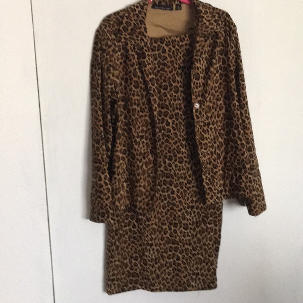 Gorgeous Leopard print suit
